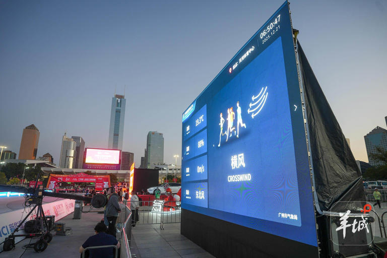 晨光未至，保障先行!志愿者与环卫工人为2025广马护航