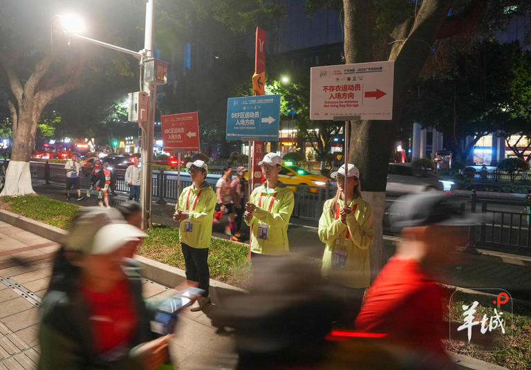 晨光未至，保障先行!志愿者与环卫工人为2025广马护航