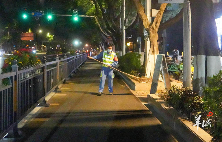 晨光未至，保障先行!志愿者与环卫工人为2025广马护航