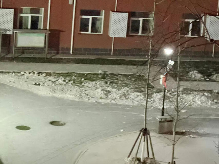 北京下雪了，环卫工人已早早上岗