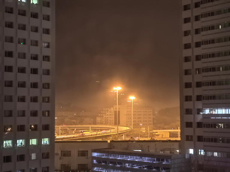 北京下雪了，环卫工人已早早上岗