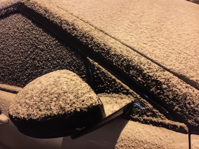 北京下雪了，环卫工人已早早上岗