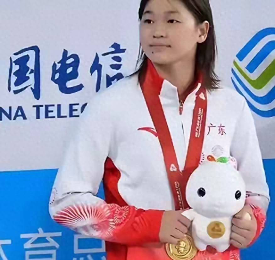  全红婵重返国家队，身高接近170，笑容满面留起长发，瘦了不少