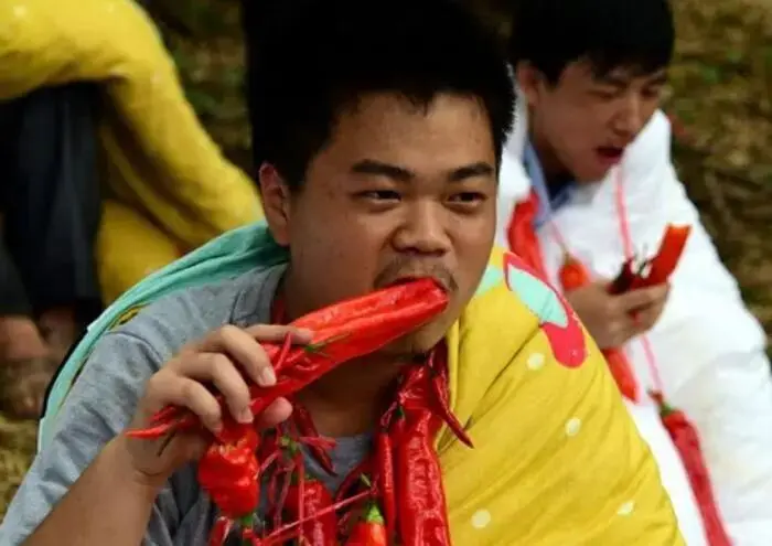 全世界只有人类主动找虐? 辣其实是痛觉，越吃越爽的真相太绝了!