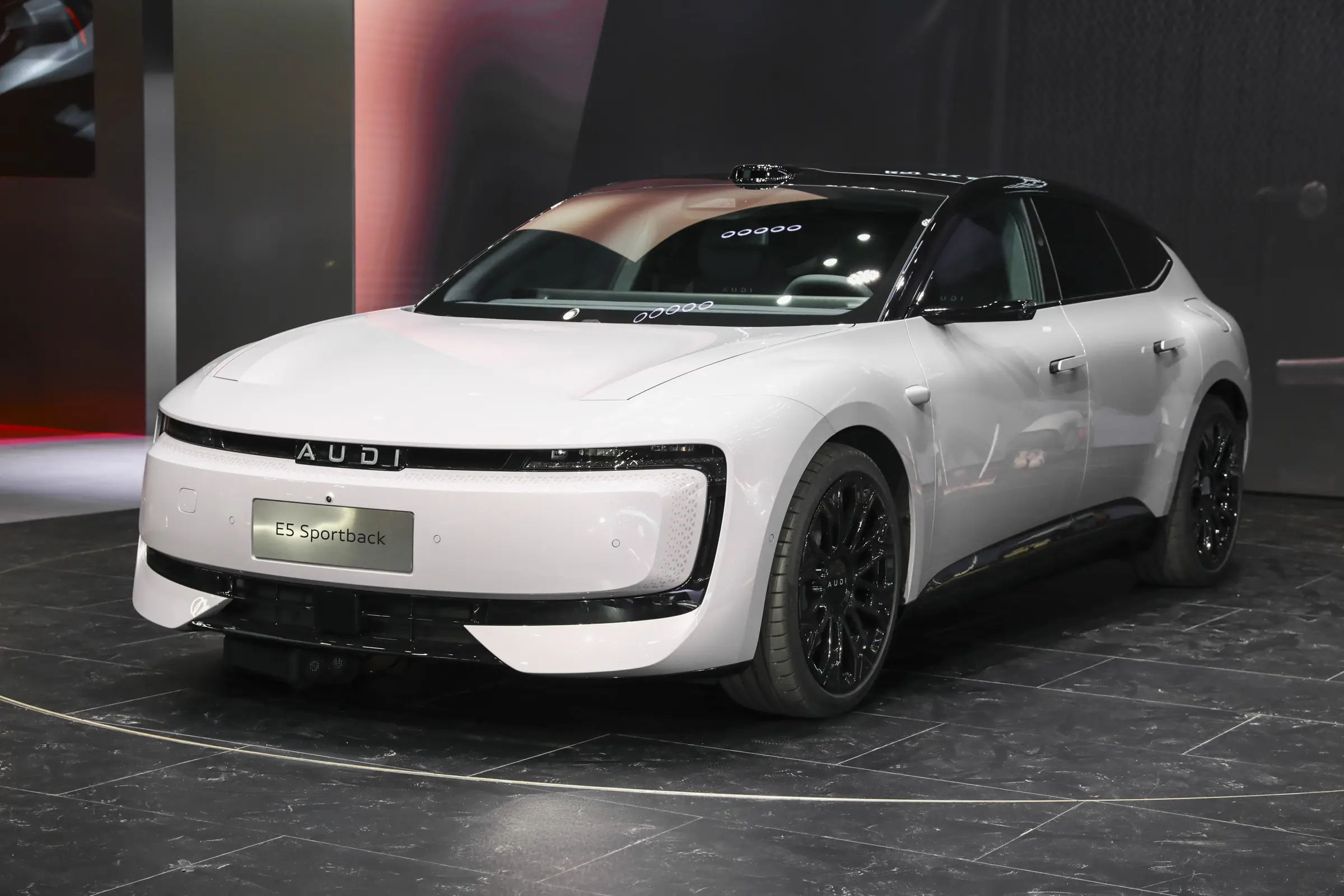 奥迪E5 Sportback正式上市!看到外观，网友：我的圈呢?