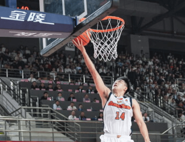 CBA潜力赛：焦泊乔12分&陈家政7分，广东21-15战胜广州