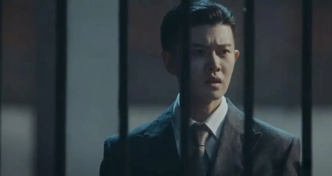 《风与潮》第28集预告：大濠帮驾船出海保货，何贤转移货物，黄公杰朝罗德礼开枪要毙了他