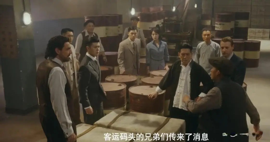 《风与潮》第28集预告：大濠帮驾船出海保货，何贤转移货物，黄公杰朝罗德礼开枪要毙了他