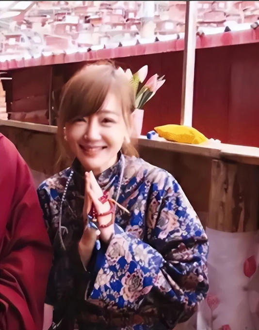 47岁薛佳凝不再隐瞒,公开回应出家真相 47岁薛佳凝不再隐瞒,公开回应出家真相