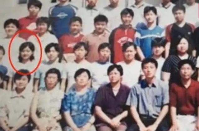 赵丽颖旧时光合照曝光，青涩模样引回忆杀