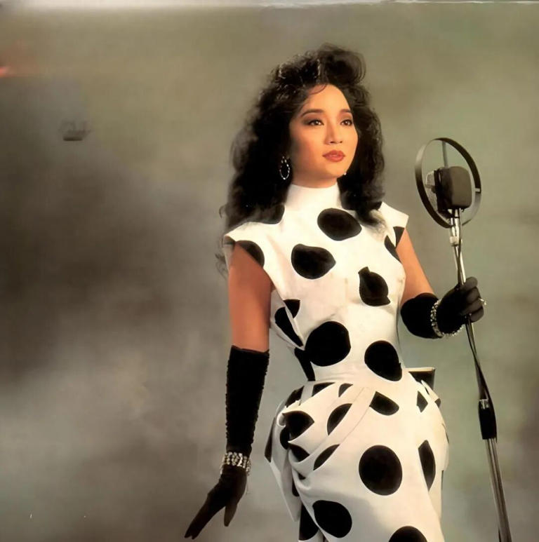 1989&nbsp;�꣬���Ӵ����ĵ����麱���ؿ��Ż������£�ֻΪ��һλ���Ů����¼��8&nbsp;���ӣ� 1995&nbsp;�꣬��ȴ����˺���������̿��������������δ���ֵ����� 36&nbsp;���������ֻ�ǵ�������������  ȴ������֪���������ɹ¶�һ����Ҳֻ�ػ���һ��