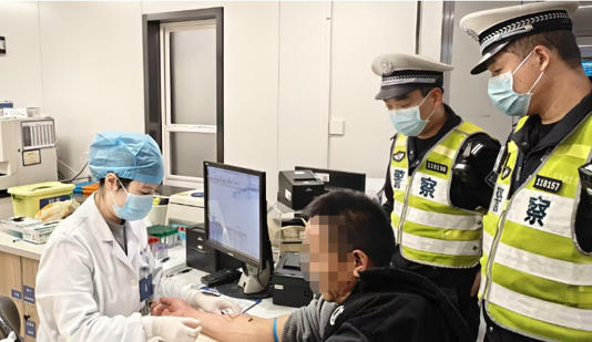 “我爸上高速了！”杭州男子深夜报警举报父亲：劝了好久都没用，只能靠你们了