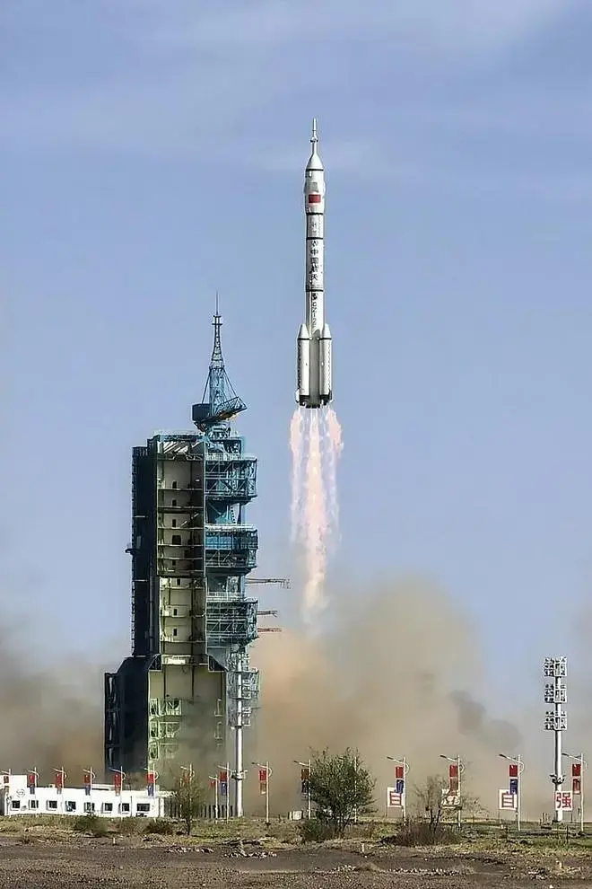 神舟20飞船准备带伤返回地球，无论成败，这都将是一次里程碑事件