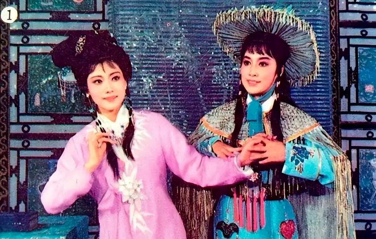 何赛飞一个人赚钱养家27年，与刘嘉玲分享经验：家务属于看不下的那个人