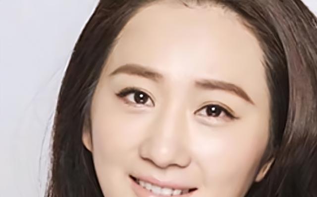 原来他们是姐弟！她带弟弟入圈，如今她无人问津，弟弟红透半边天