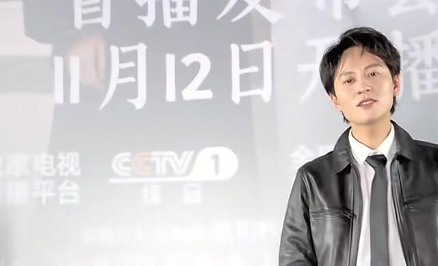 原来他们是姐弟！她带弟弟入圈，如今她无人问津，弟弟红透半边天