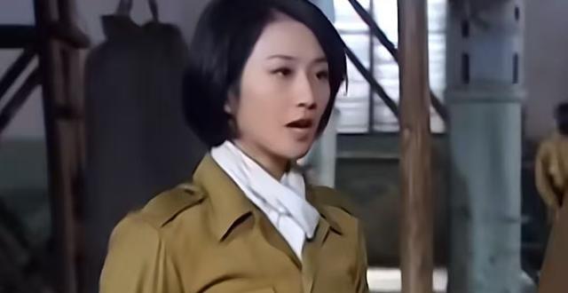 原来他们是姐弟！她带弟弟入圈，如今她无人问津，弟弟红透半边天