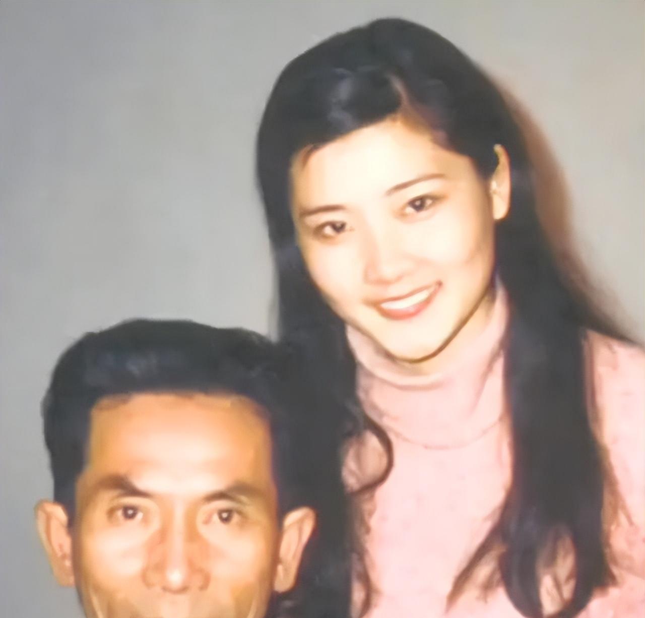 何赛飞一个人赚钱养家27年，与刘嘉玲分享经验：家务属于看不下的那个人