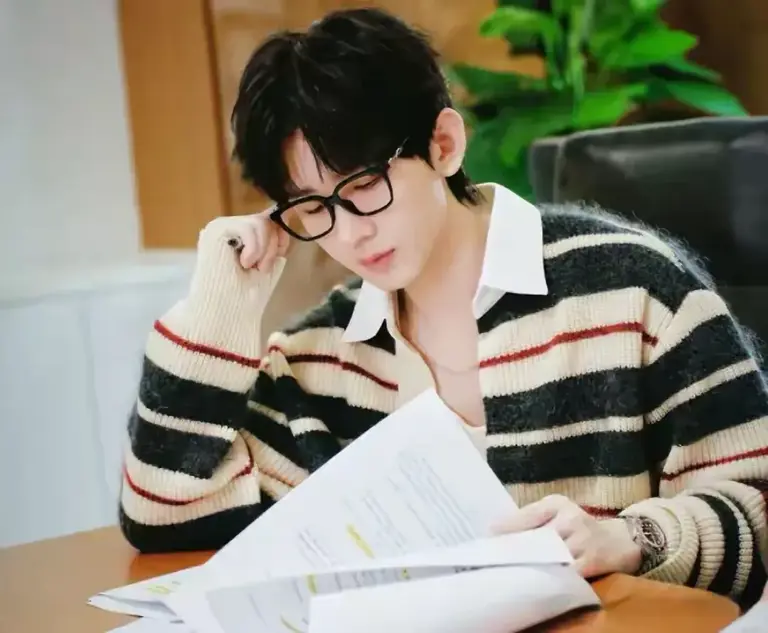 成毅太拼了！放着轻松剧不拍，死磕古装打戏遭罪