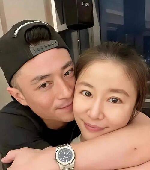 最近，霍建华访问中透露，他选择与林心如结婚的核心原因，源自十年友情的深度信任、性格的极致互补，以及双方对独立与尊重的共同追求，这些特质在近期综艺和访谈中被聚焦放大，引发全网共鸣。  霍建华在采访中坦言，2006年合作《地下铁》时已对