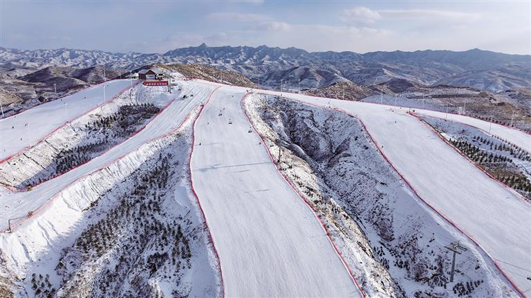 马鬃山滑雪场：拽着马鬃飞翔