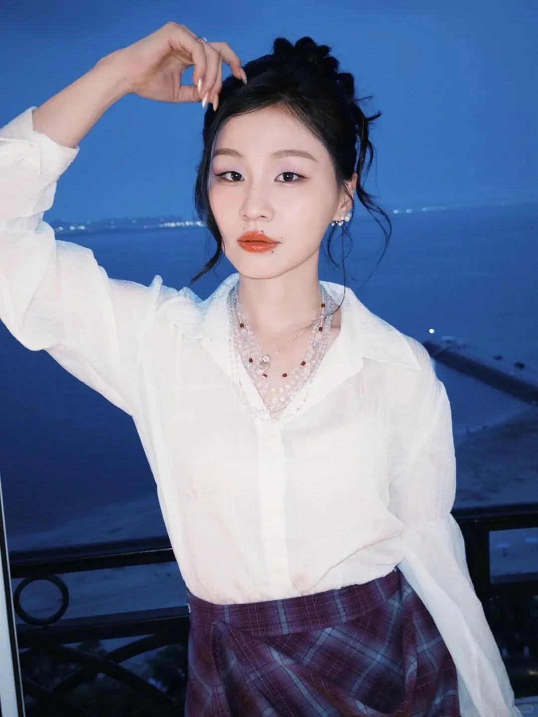 金靖，生娃后靠美貌翻红了