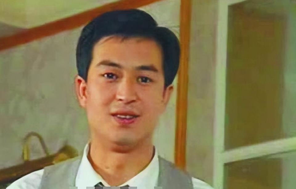 钱再多有什么用！55岁路都走不稳的张嘉益，给中年男人提了个醒