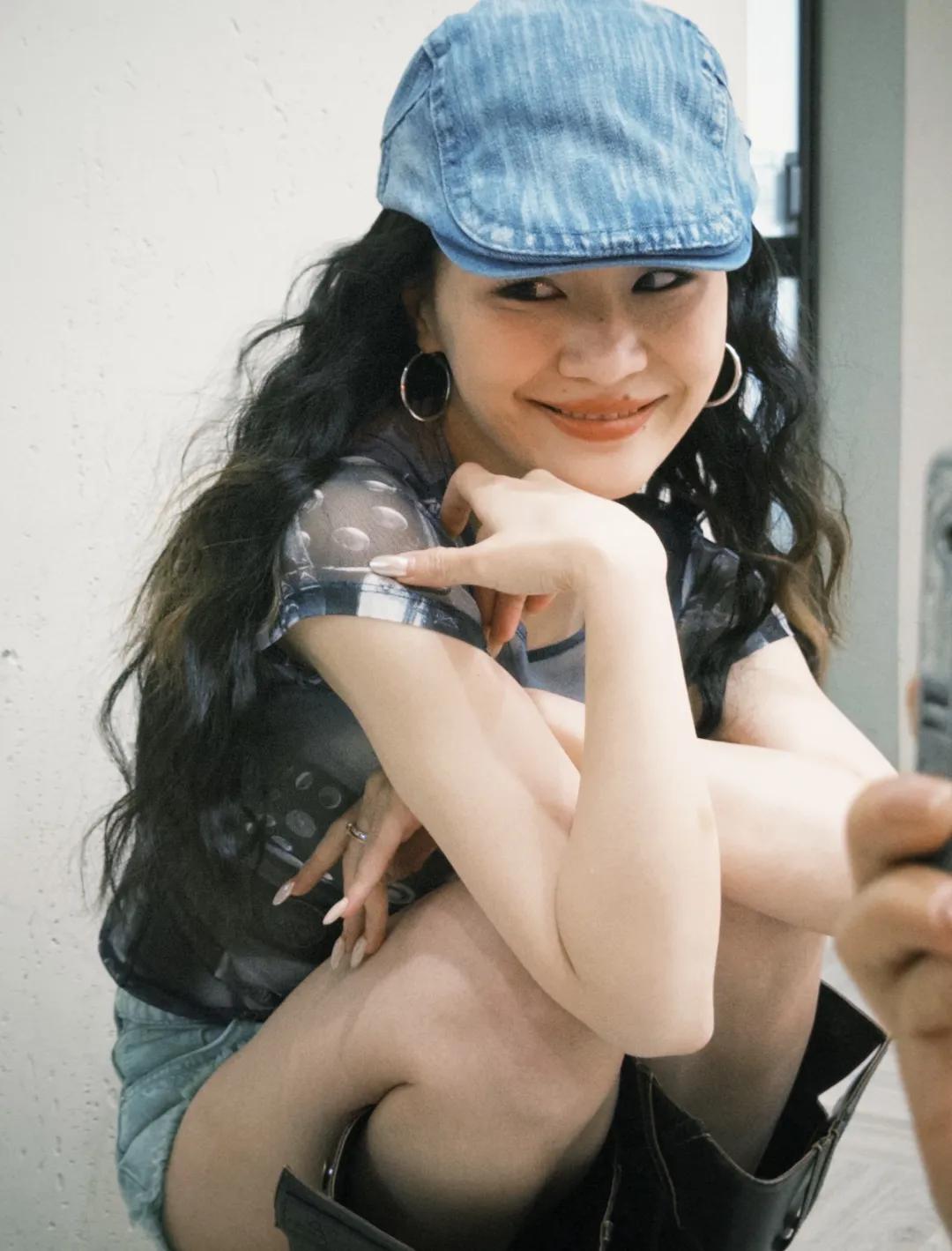 金靖，生娃后靠美貌翻红了