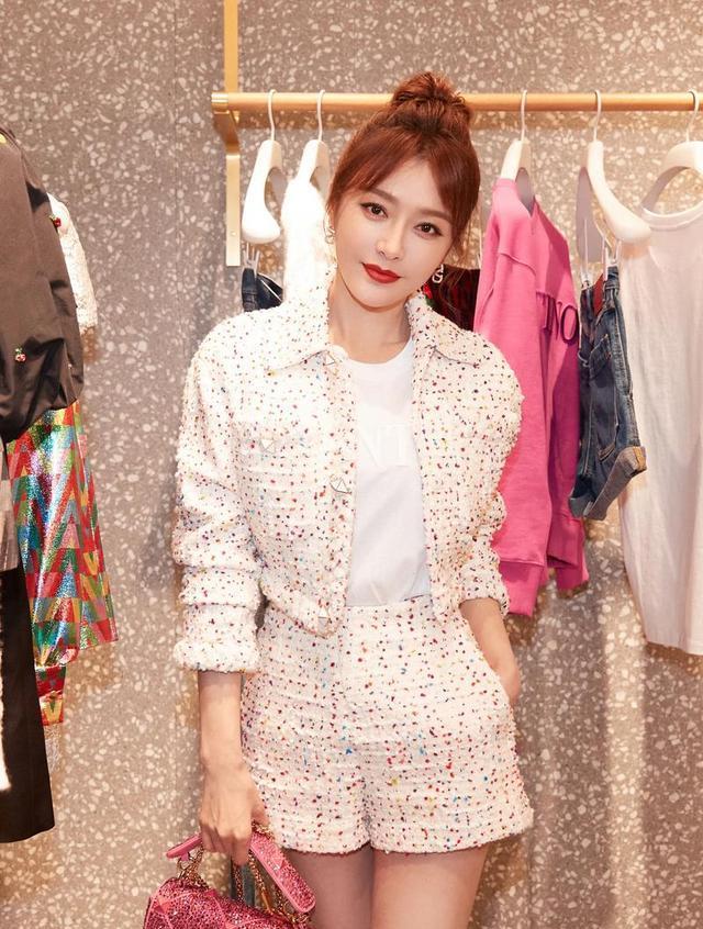 45岁的秦岚，错失初恋黄晓明，拒绝陆川的4次求婚，至今未婚未育