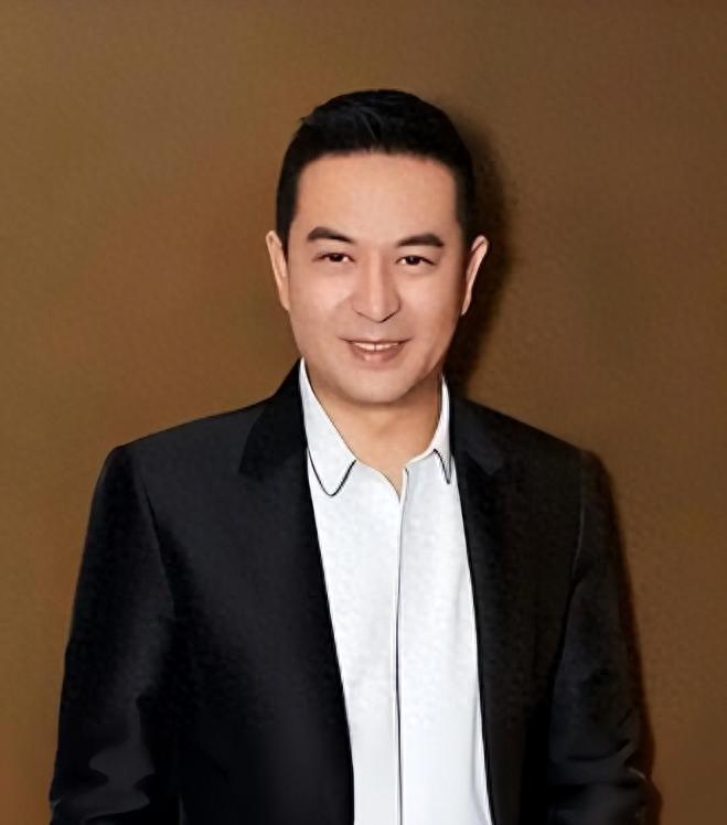 钱再多有什么用！55岁路都走不稳的张嘉益，给中年男人提了个醒