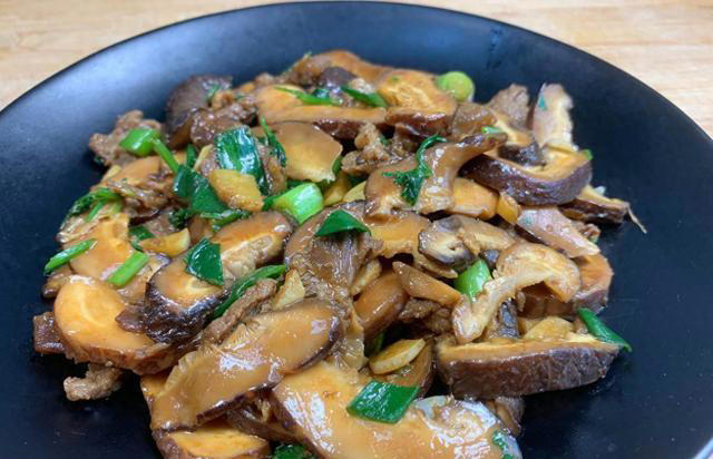 冬天使劲吃，钾是香蕉的17倍，中老年常吃腿脚有劲，对肝脏也很好