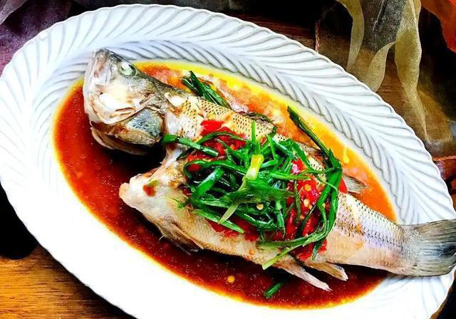 建议中老年人常吃这八道家常菜，有益眼健康，眼睛更亮，显年轻