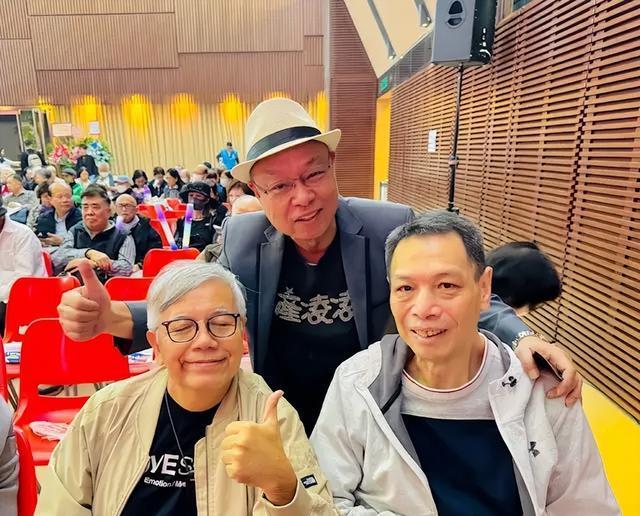 64岁周星驰爱将近况曝光,明显消瘦多白发,曾中风一度命危半身瘫痪