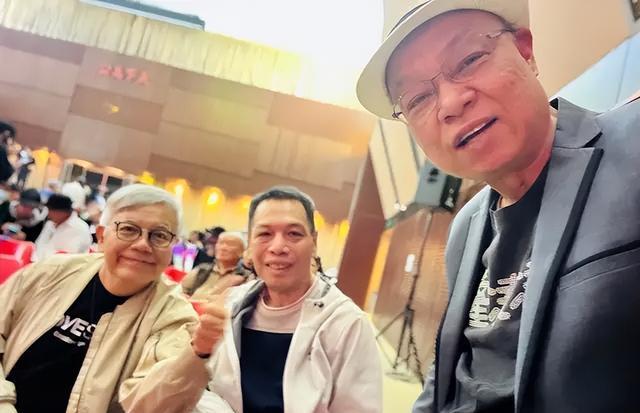 64岁周星驰爱将近况曝光,明显消瘦多白发,曾中风一度命危半身瘫痪