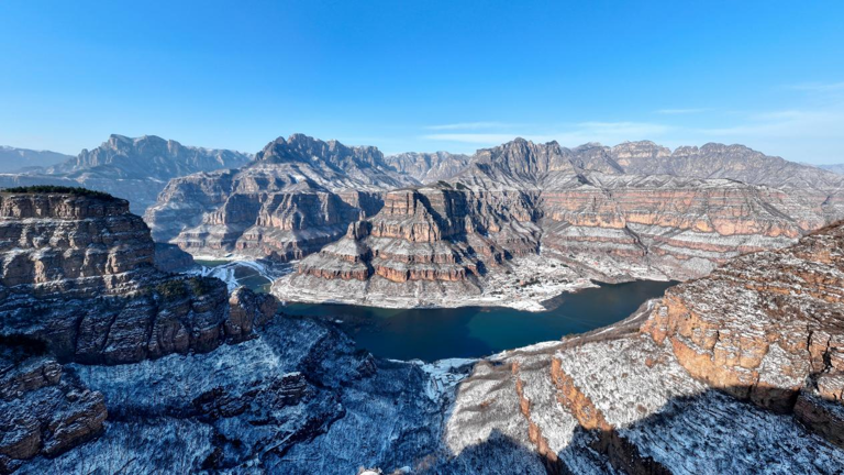 河南安阳市林州：雪后太行大峡谷银装素裹美景如画