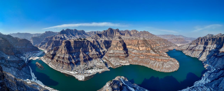 河南安阳市林州：雪后太行大峡谷银装素裹美景如画