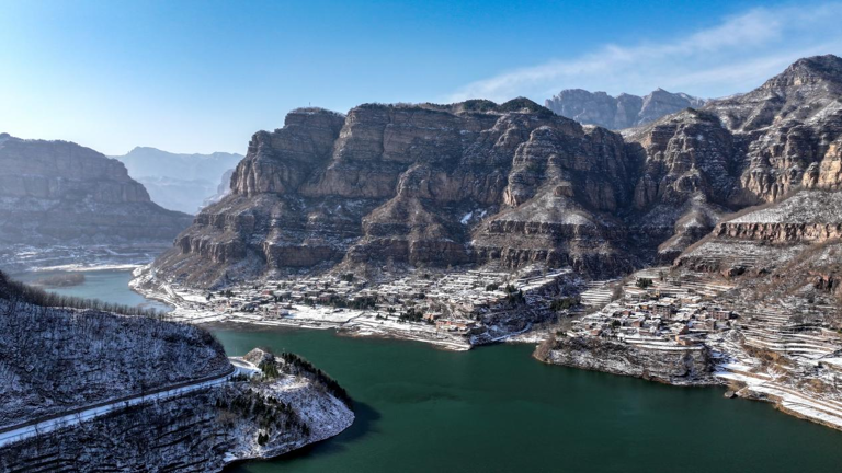 河南安阳市林州：雪后太行大峡谷银装素裹美景如画