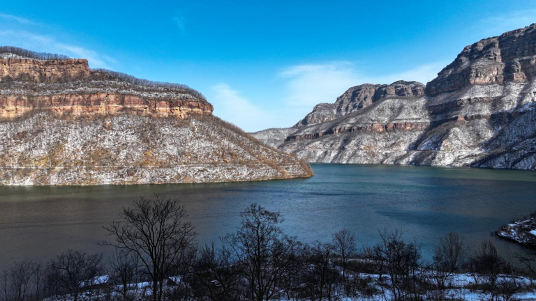 河南安阳市林州：雪后太行大峡谷银装素裹美景如画