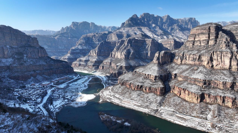 河南安阳市林州：雪后太行大峡谷银装素裹美景如画