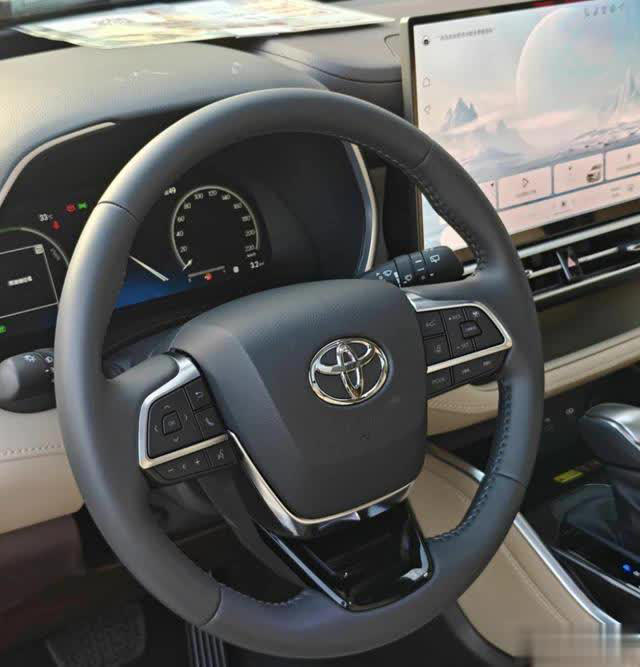 2026款丰田汉兰达实车到店，内饰配置调整，21.98万起焕新登场