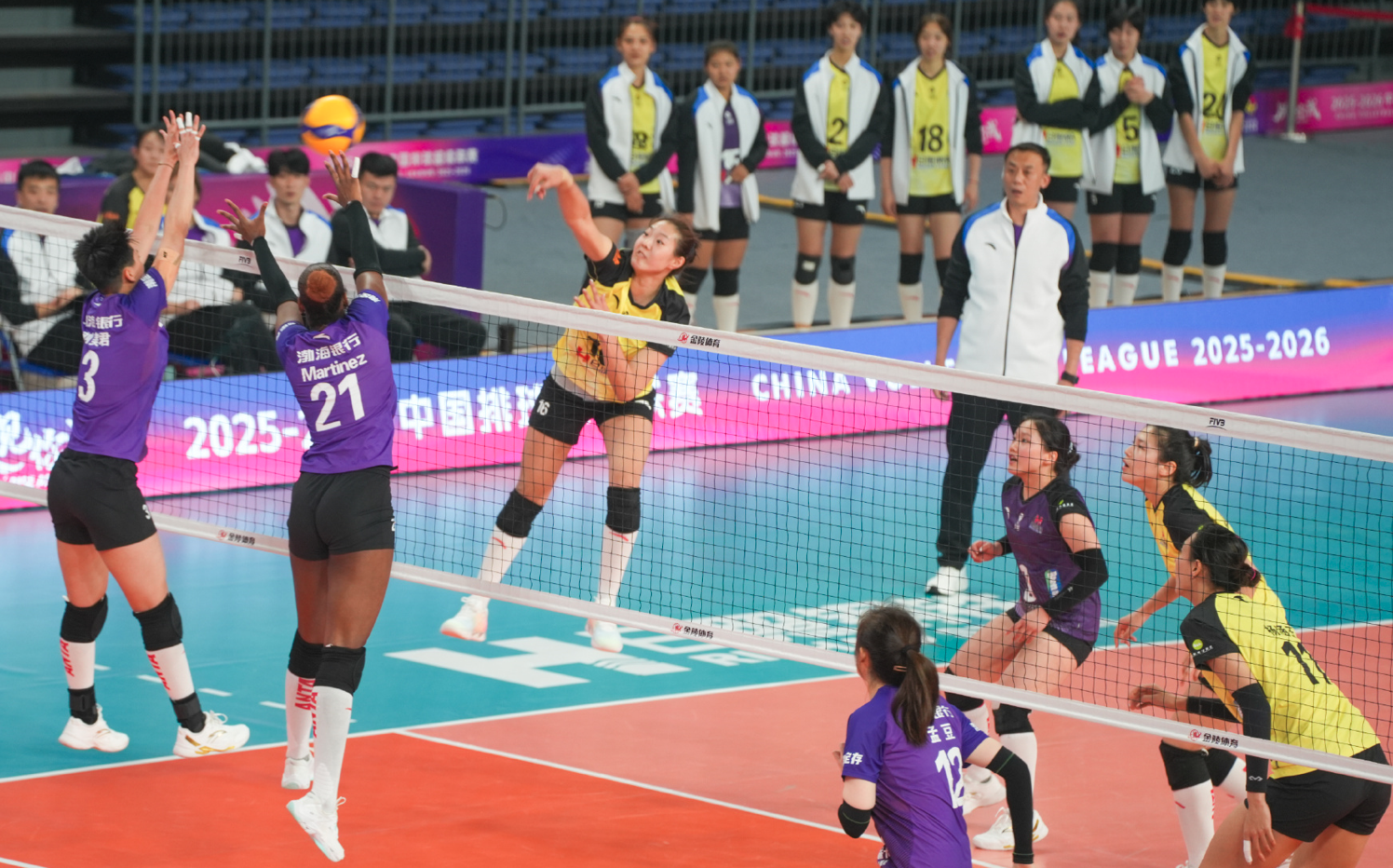 3-1逆转! 19岁MVP主攻猛砍30分! 送天津女排首败