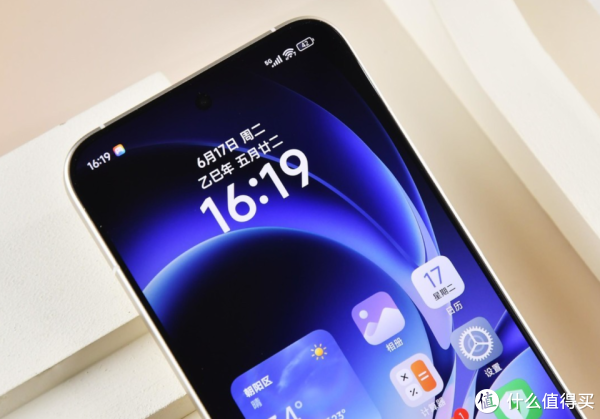 小米目前值得捡漏的一款手机，从3299元跌至2627元，16GB+512GB