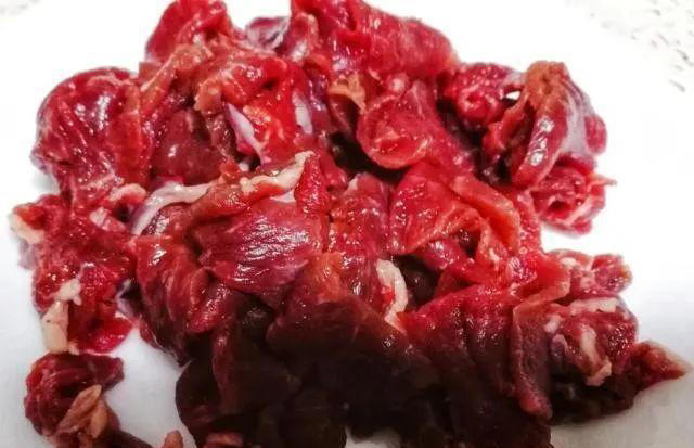 牛肉怎么炒好吃嫩滑，饭店大厨教你诀窍，再也不怕牛肉一炒就老