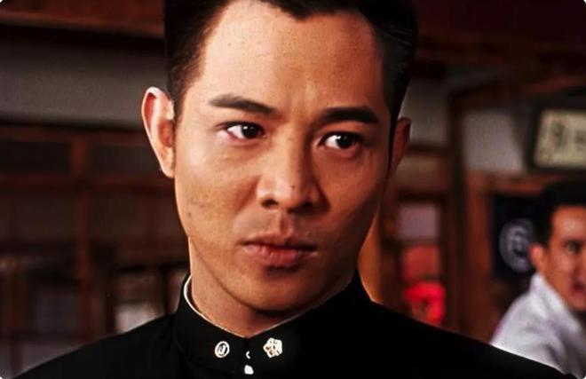 大女儿结婚仅送30万车，却将全部身家上交利智，李连杰偏心太明显？