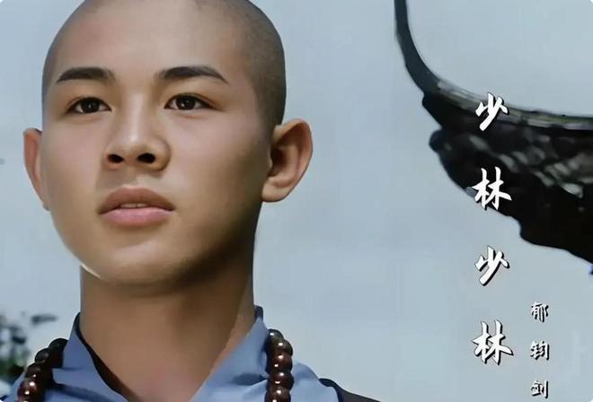 大女儿结婚仅送30万车，却将全部身家上交利智，李连杰偏心太明显？