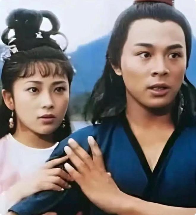 大女儿结婚仅送30万车，却将全部身家上交利智，李连杰偏心太明显？