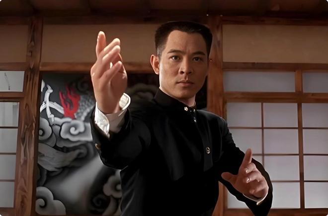 大女儿结婚仅送30万车，却将全部身家上交利智，李连杰偏心太明显？