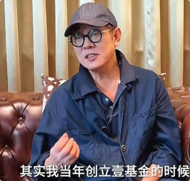 大女儿结婚仅送30万车，却将全部身家上交利智，李连杰偏心太明显？