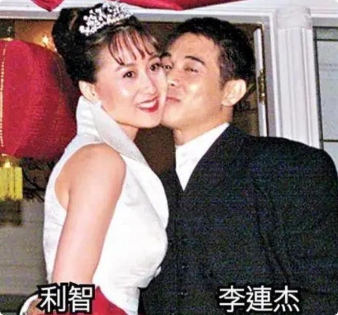 大女儿结婚仅送30万车，却将全部身家上交利智，李连杰偏心太明显？