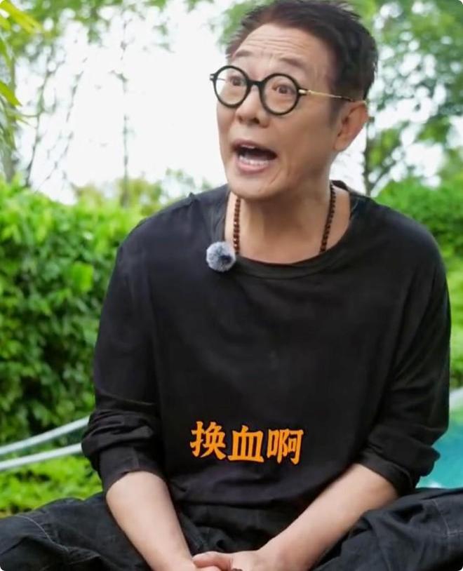 大女儿结婚仅送30万车，却将全部身家上交利智，李连杰偏心太明显？